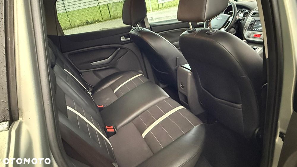 Ford Kuga 2.0 TDCi 4x4 Titanium - 12