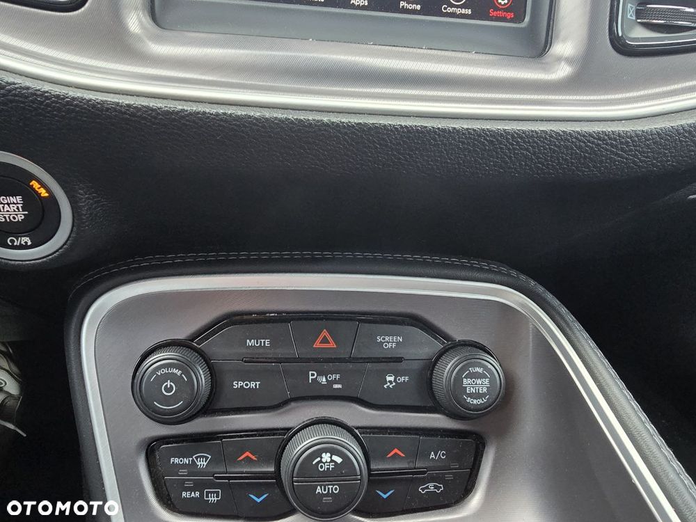 Dodge Challenger - 15