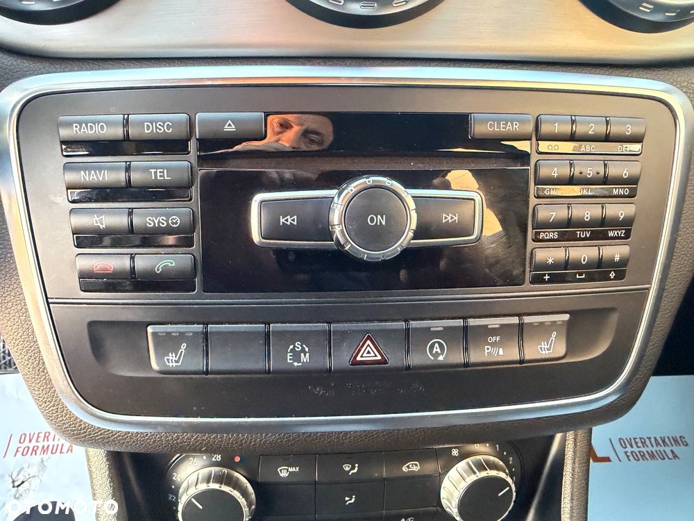 Mercedes-Benz GLA 200 7G-DCT - 26