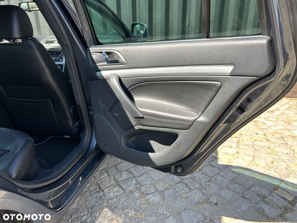 Skoda Octavia 2.0 TSI DSG RS - 24
