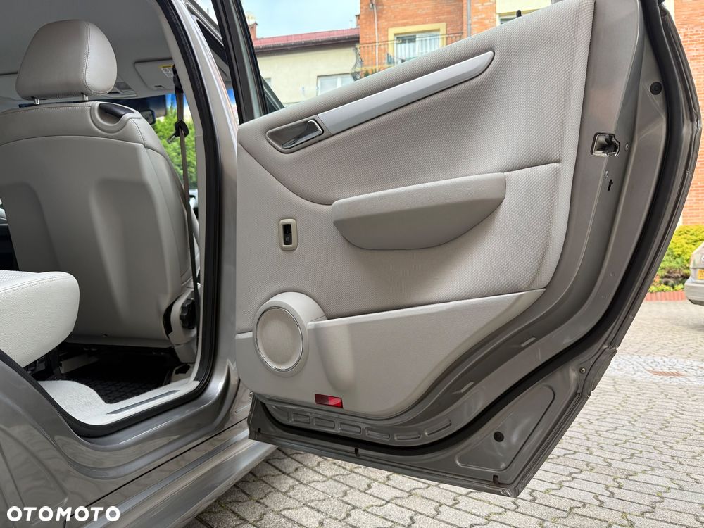 Mercedes-Benz Klasa B 180 CDI DPF Autotronic SPORT EDITION - 16