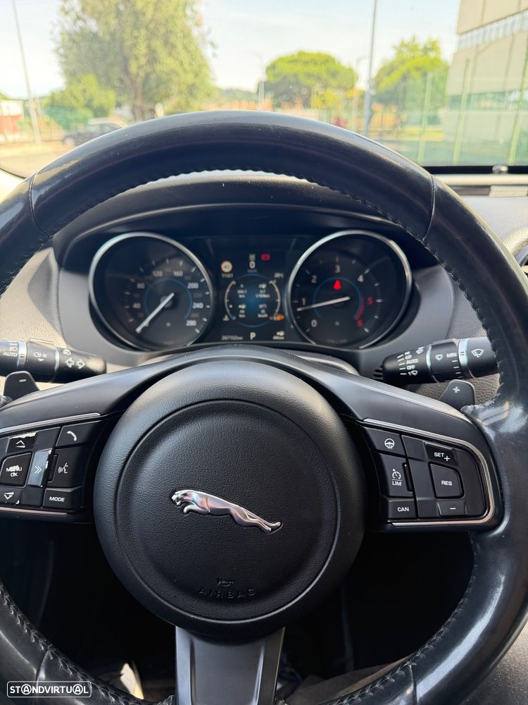 Jaguar XE 20d Aut. Portfolio - 3