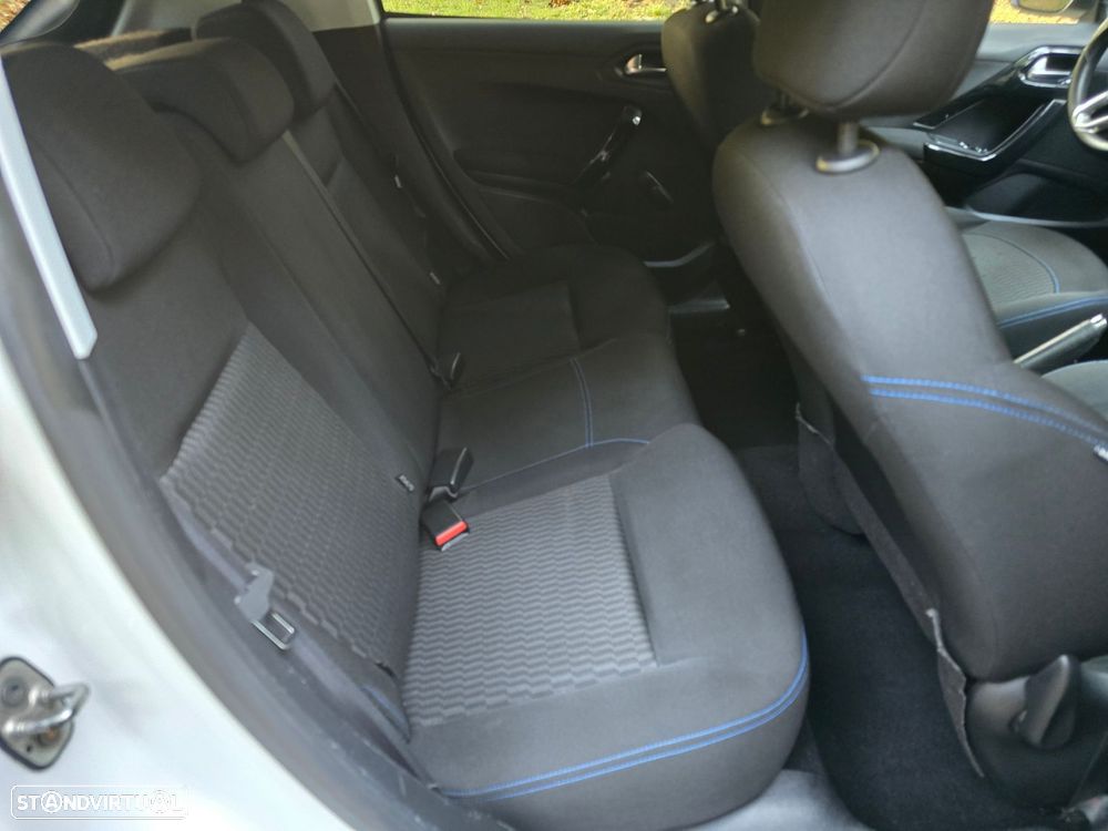 Peugeot 208 1.2 PureTech Active - 25