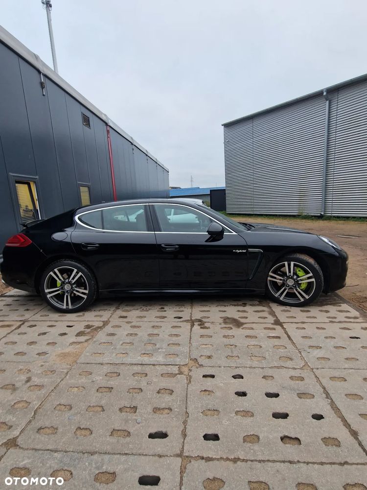 Porsche Panamera - 1