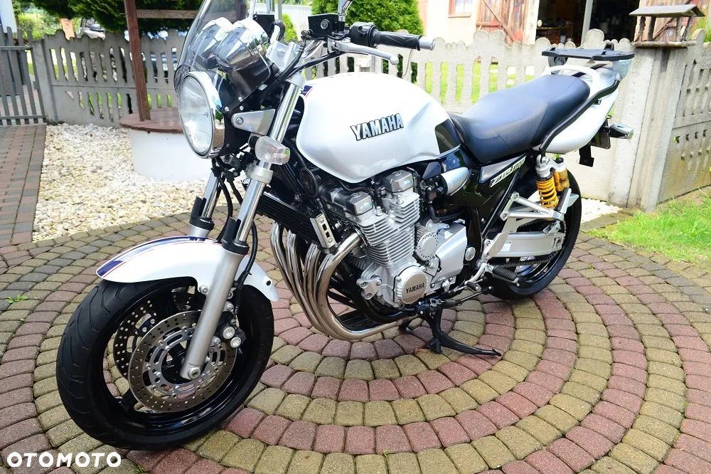 Yamaha XJR - 37