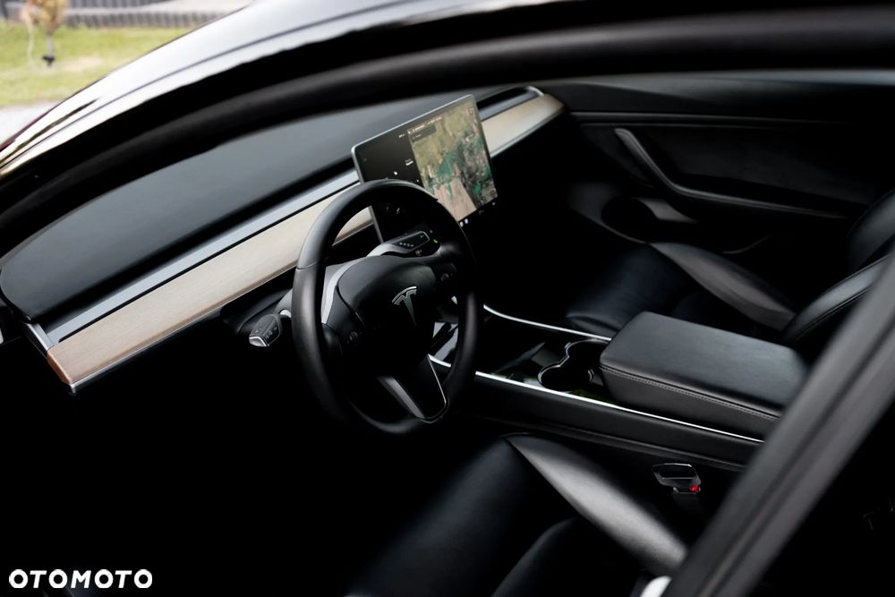 Tesla Model 3 - 30