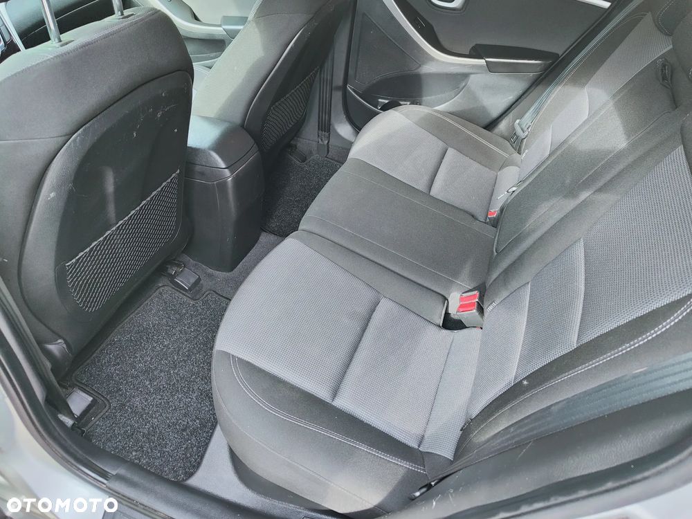 Hyundai i30 blue Kombi 1.6 CRDi Classic - 6