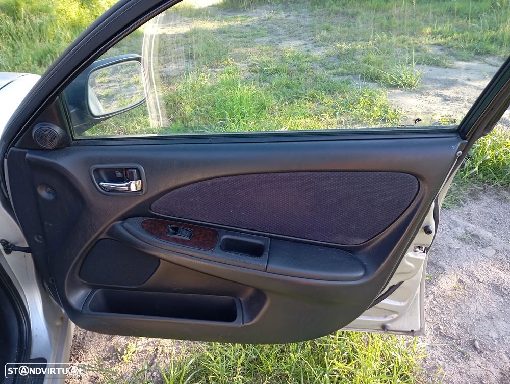 Toyota Avensis S/D 1.6 Executive - 13