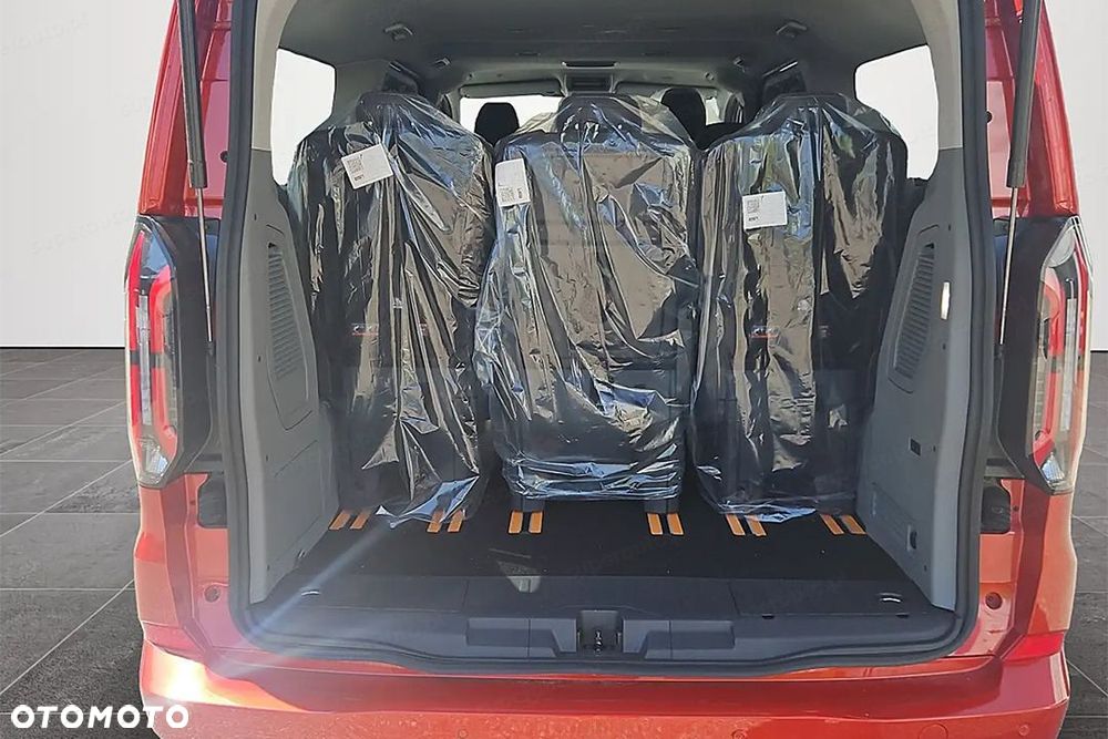 Ford Tourneo Custom - 14