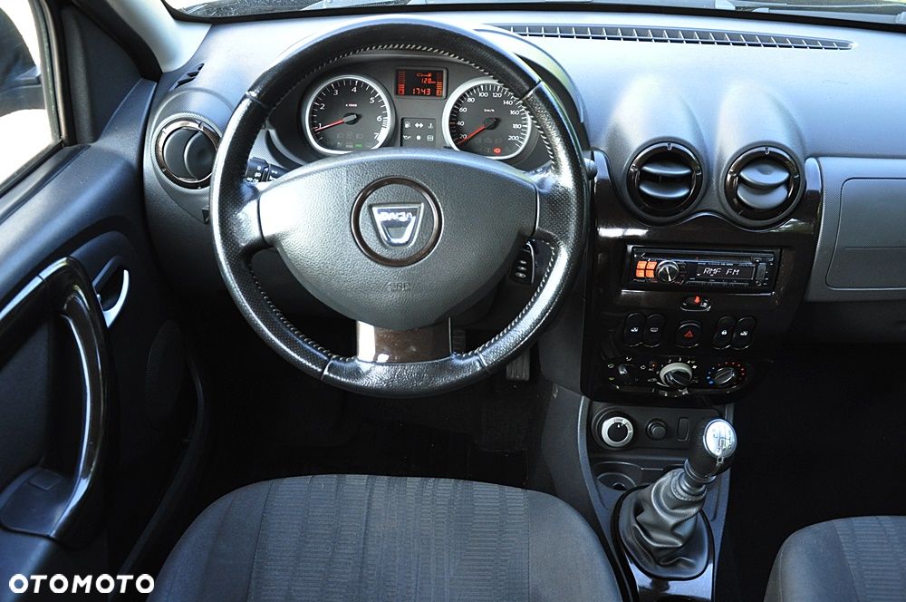 Dacia Duster 1.6 Laureate 4x4 - 26