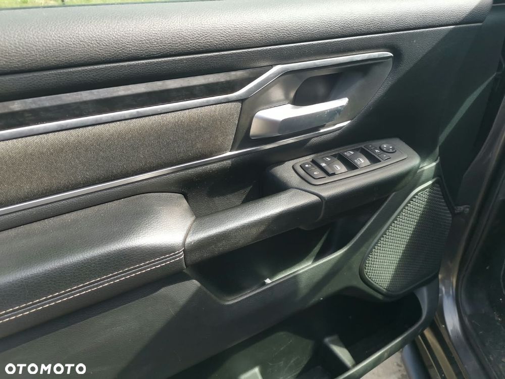 RAM 1500 5.7 Crew Cab Bighorn - 16