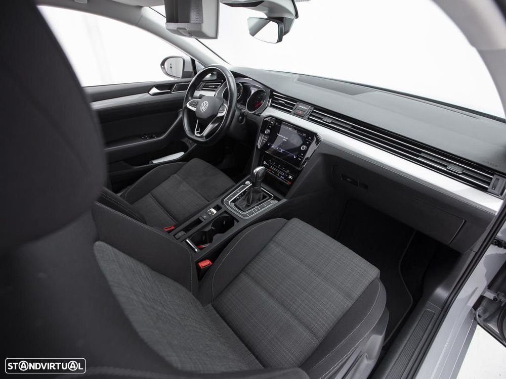 VW Passat Variant 2.0 TDI Business DSG - 12