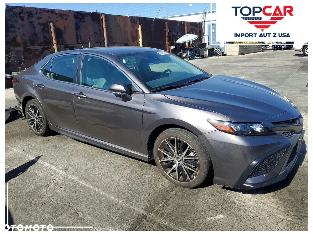 Toyota Camry - 1