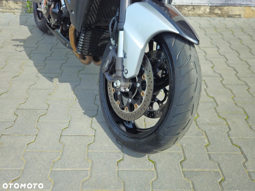Suzuki GSX - 38