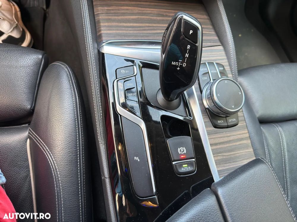 BMW Seria 5 530i xDrive Touring Aut. Luxury Line - 21