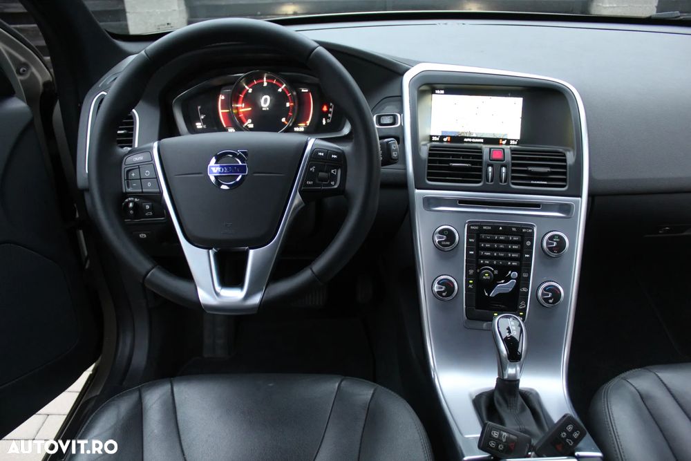 Volvo XC 60 D5 AWD Geartronic Summum - 6