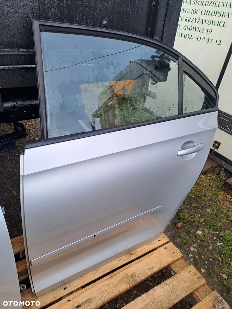 Skoda Rapid 5D HB drzwi klapa kod lakieru 9156 LA7W i inne - 4