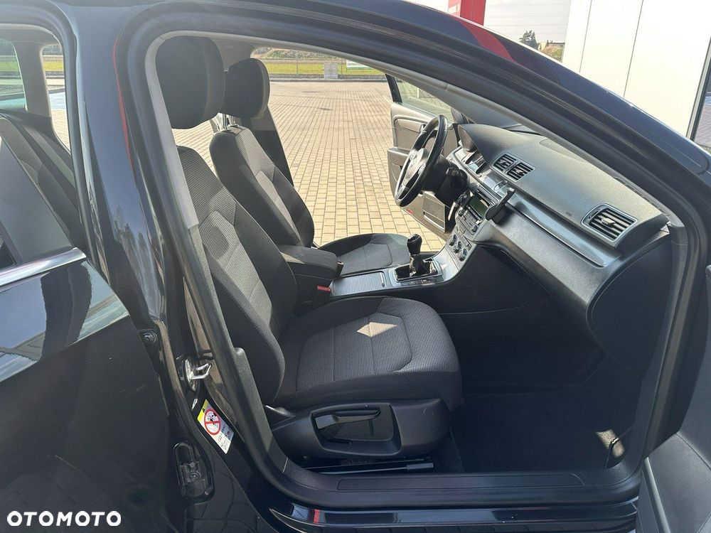 Volkswagen Passat Variant 2.0 Blue TDI SCR Comfortline - 15