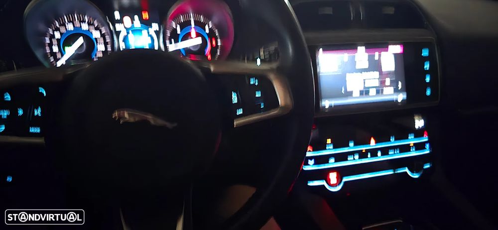Jaguar F-Pace 2.0 i4D Prestige AWD Aut. - 29