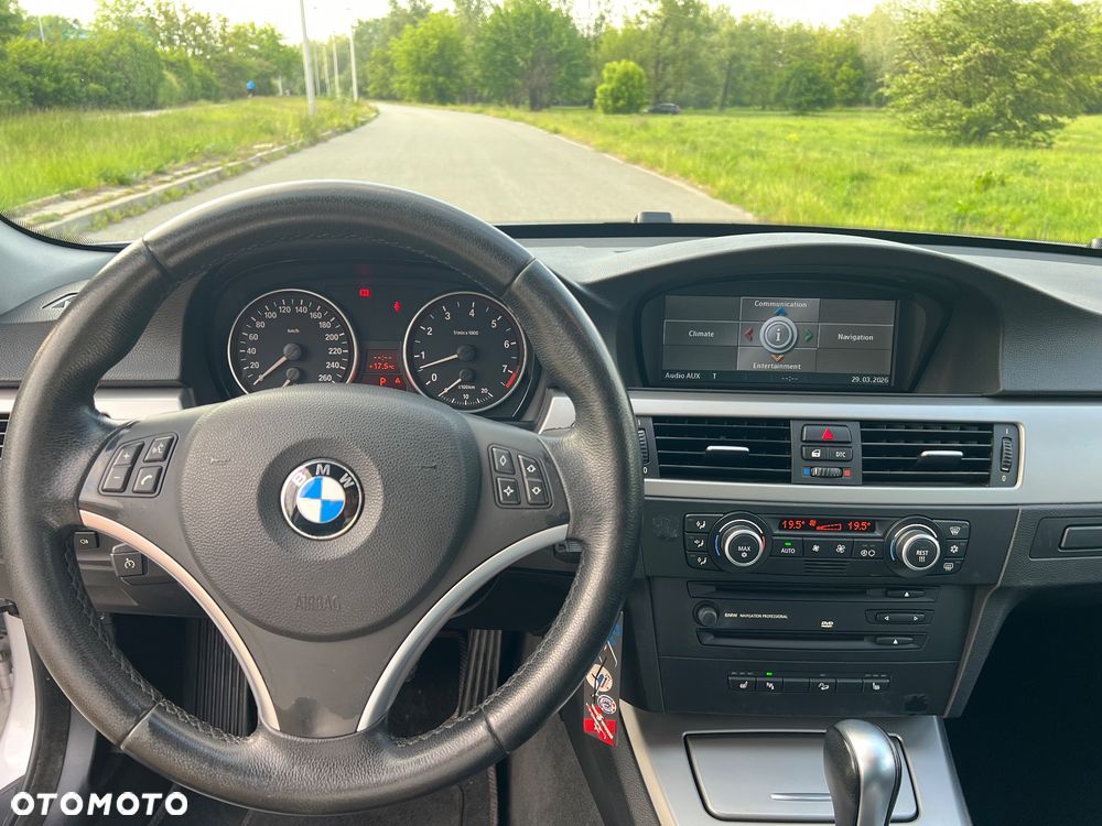 BMW Seria 3 325xi - 18