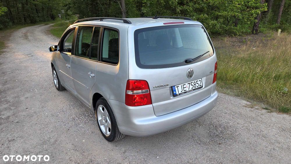 Volkswagen Touran - 5