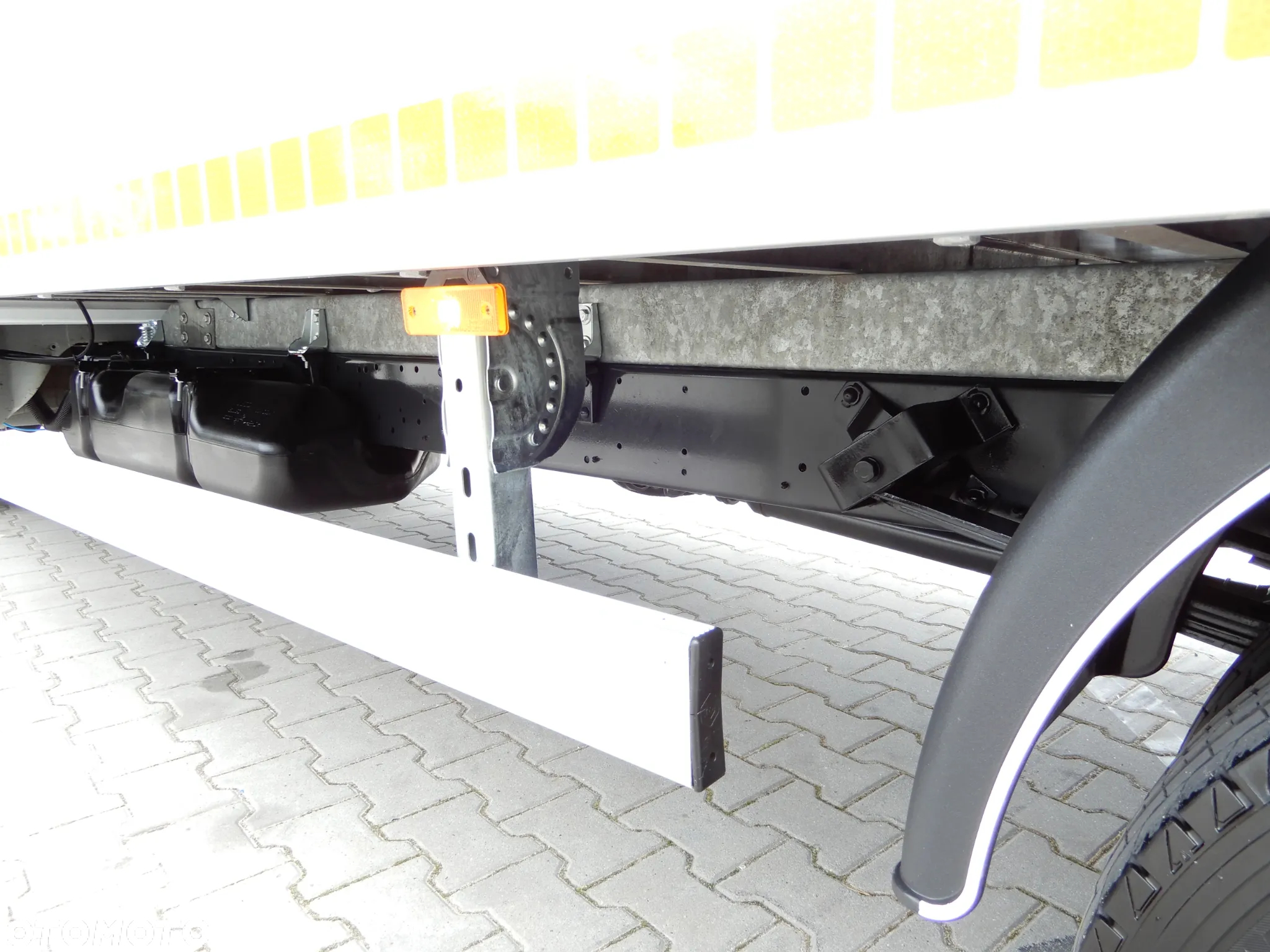 Iveco DAILY 50C18 Hi-Matic Kontener 10 E.Palet 4.91 Cm Boczne Drzwi + Winda Załadowcza DHOLLANDIA 1000 Kg Rozstaw Osi 4350 mm WZMACNIANY Tempomat Aktywny Full LED 16 Tys Km GWARANCJA FABRYCZNA Stan FABRYCZNIE NOWY DOSTĘPNY OKAZJA - 16