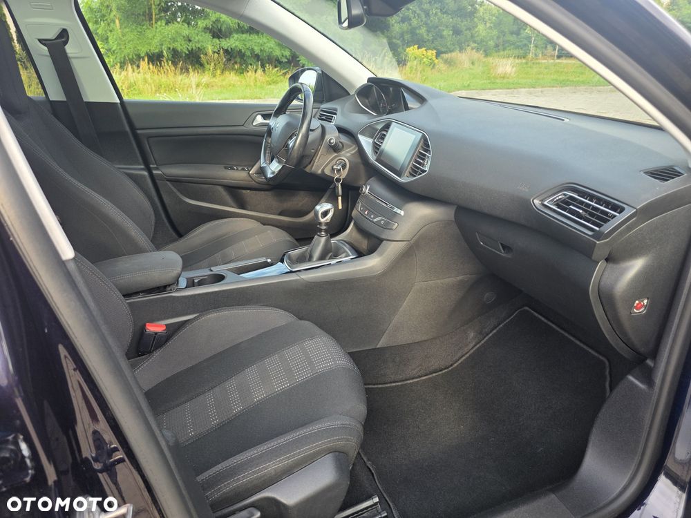 Peugeot 308 - 8