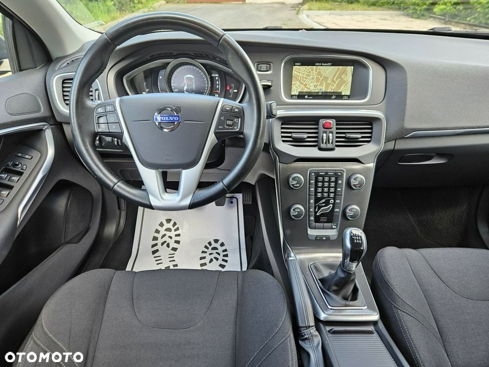 Volvo V40 D2 Momentum - 8