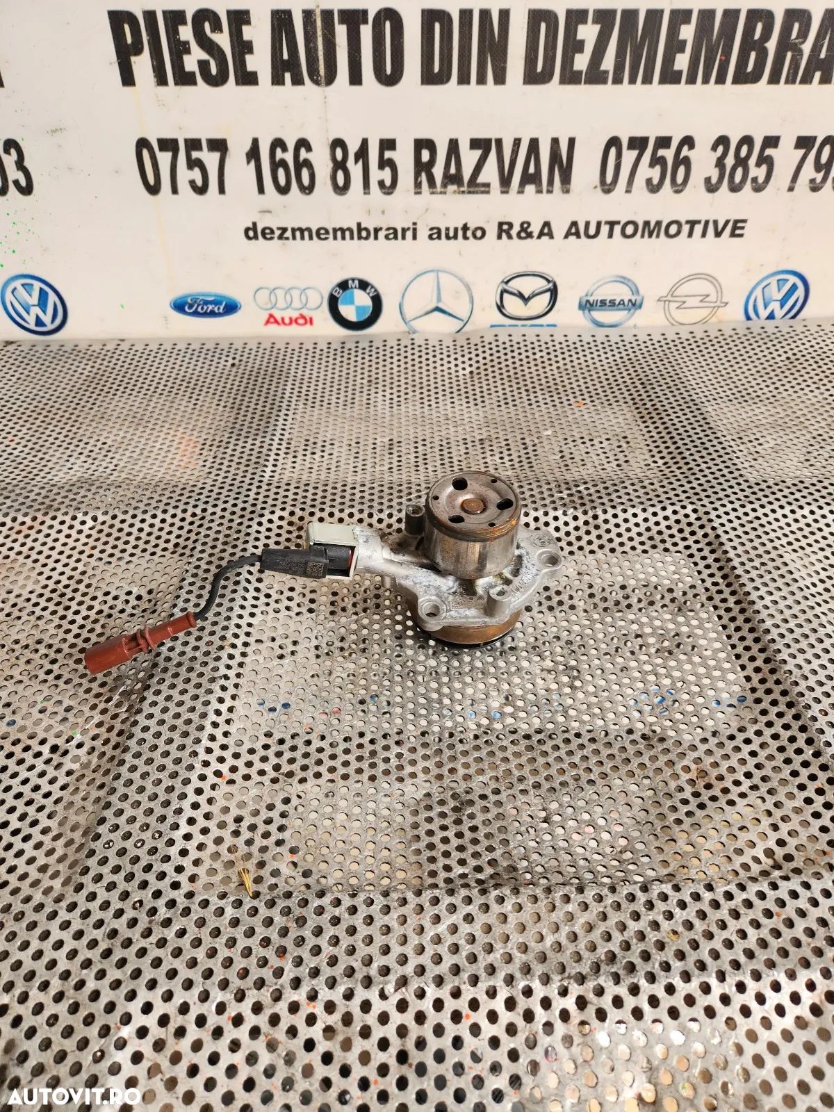 Pompa Apa Cu Senzor Audi A4 B8 A5 A6 Q5 Q3 Vw Seat Skoda 2.0 Tdi Euro Cod 04L - Dezmembrari Arad - 1