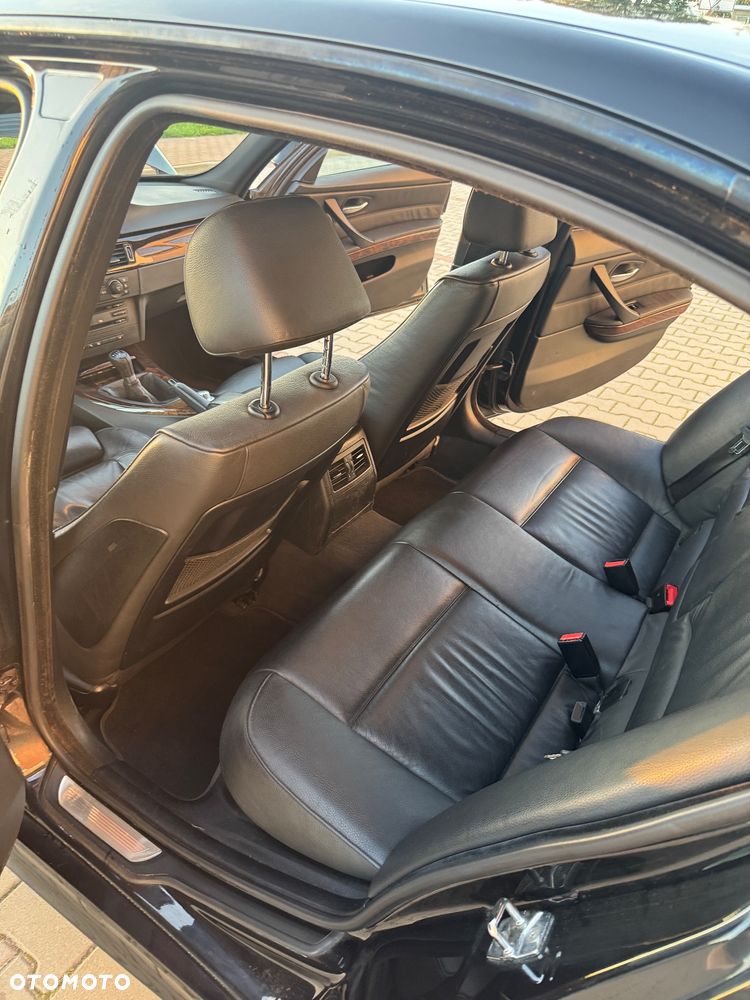 BMW Seria 3 330i - 9