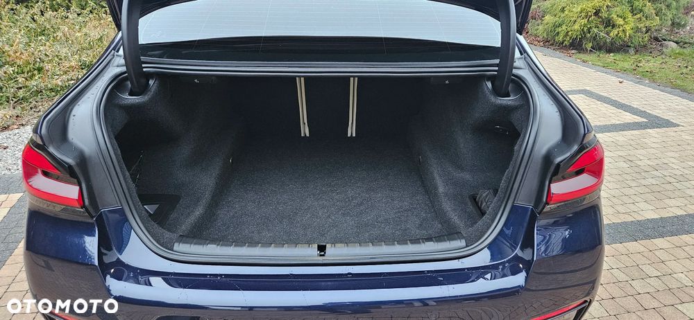 BMW Seria 5 M550i xDrive - 16
