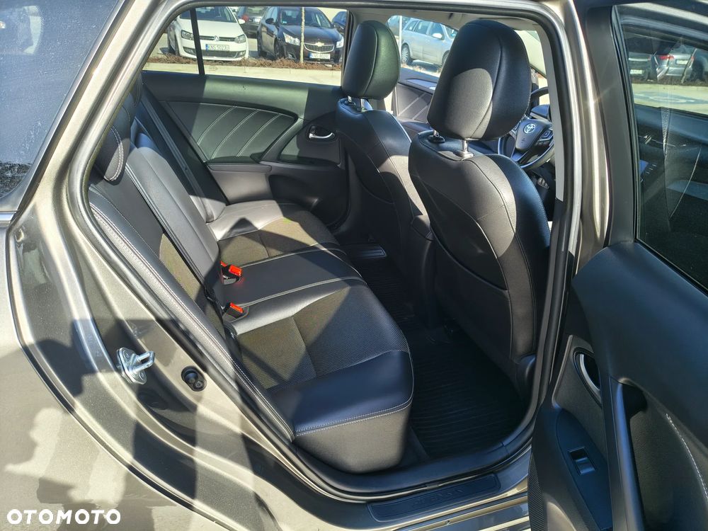 Toyota Avensis - 8