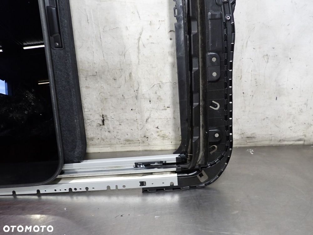 SZYBERDACH INFINITI M37X - 3