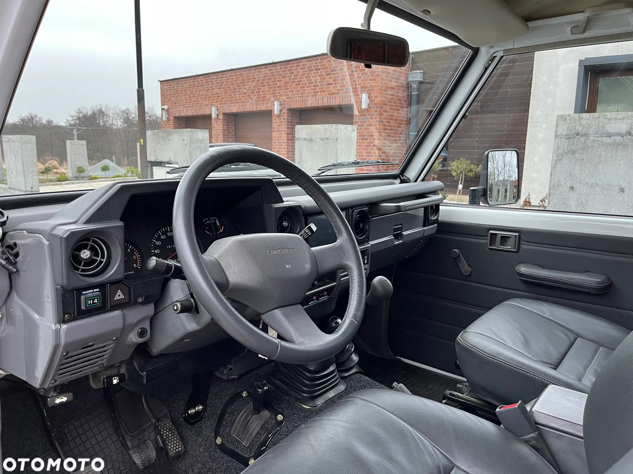 Toyota Land Cruiser HT LX - 21
