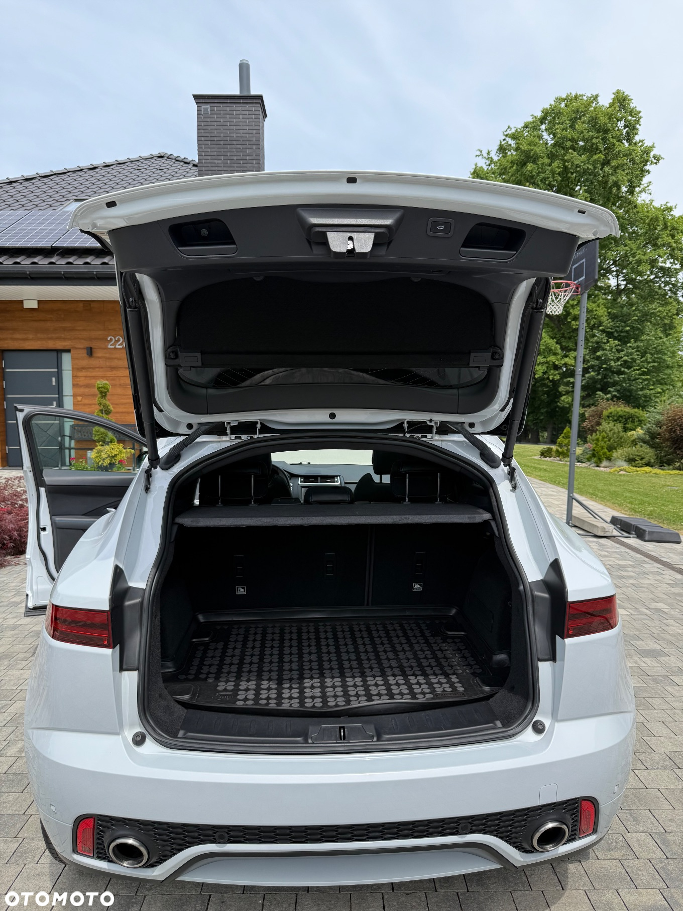 Jaguar E-Pace P250 AWD R-Dynamic SE - 11