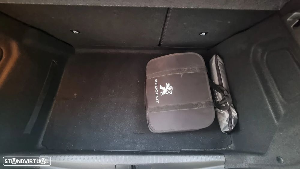 Peugeot e-208 50 kWh Allure Pack - 18