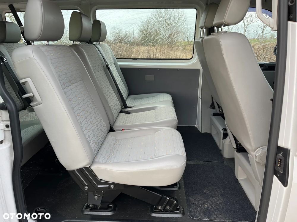 Volkswagen Caravelle - 16