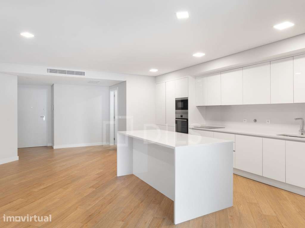 Apartamento T2 novo, na Parede, junto praia, com garagem e elevador - Grande imagem: 2/21