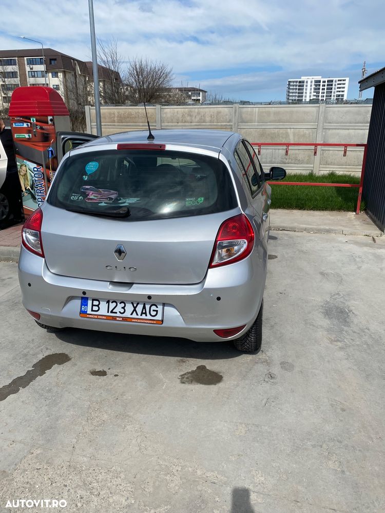 Renault Clio III 1.2 16V Yahoo - 6