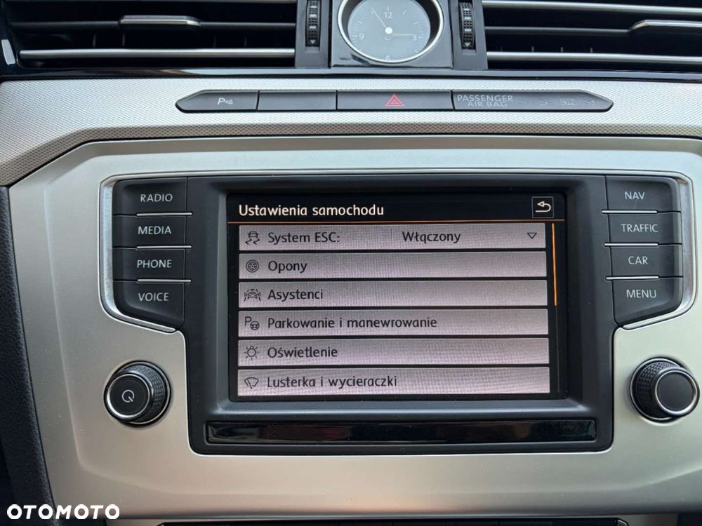 Volkswagen Passat Variant 2.0 TDI SCR DSG BlueMotion Comfortline - 21