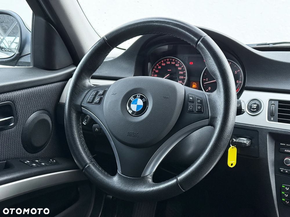 BMW Seria 3 318i Edition Lifestyle - 16