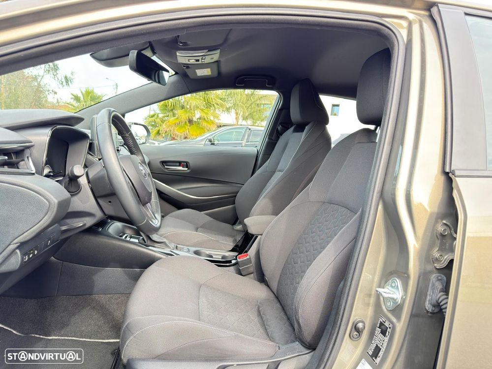 Toyota Corolla 1.8 Hybrid Comfort - 17