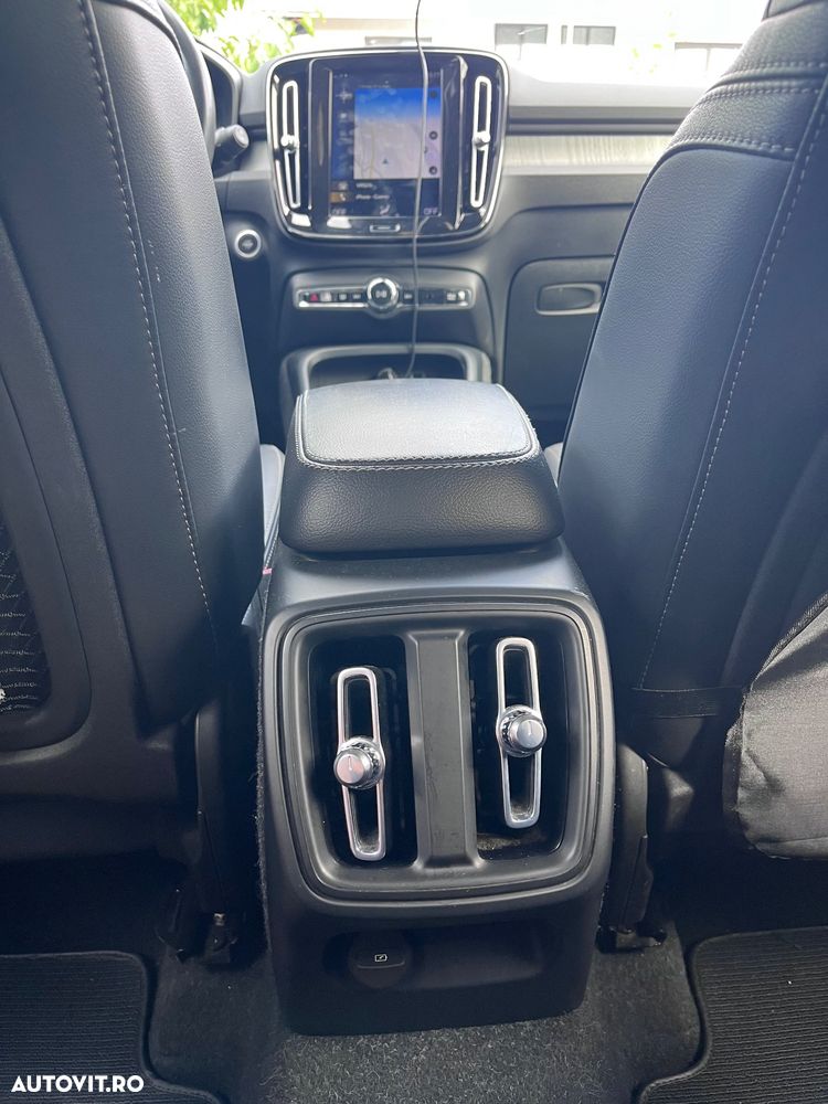 VOLVO XC40 2020 — imagine 12