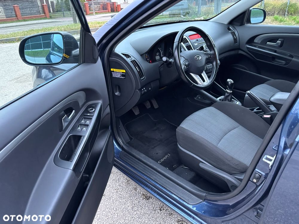 Kia Ceed 1.6 CRDi 90 Spirit - 14