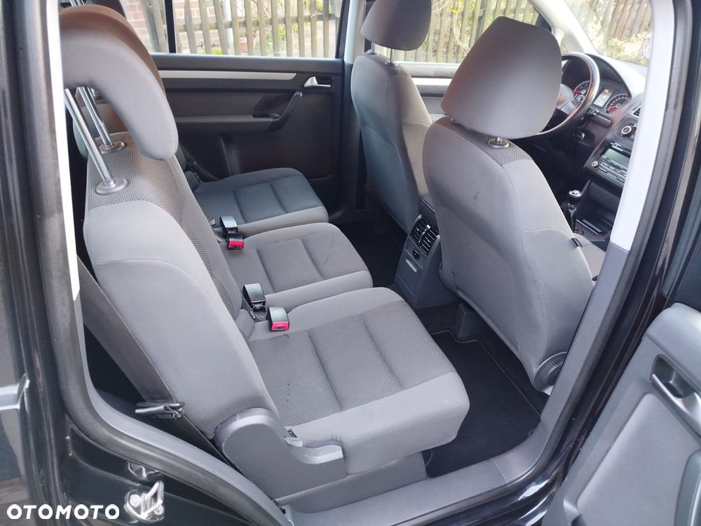 Volkswagen Touran - 17