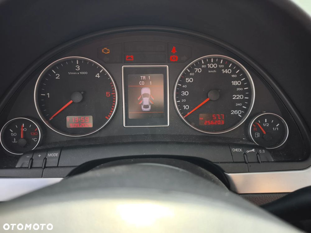 Audi A4 Avant 2.0 TDI - 24