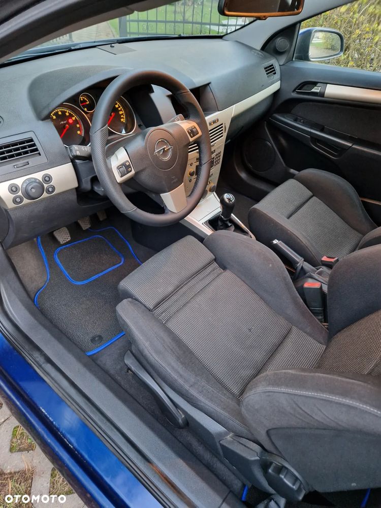 Opel Astra III GTC 1.6 Limited - 12