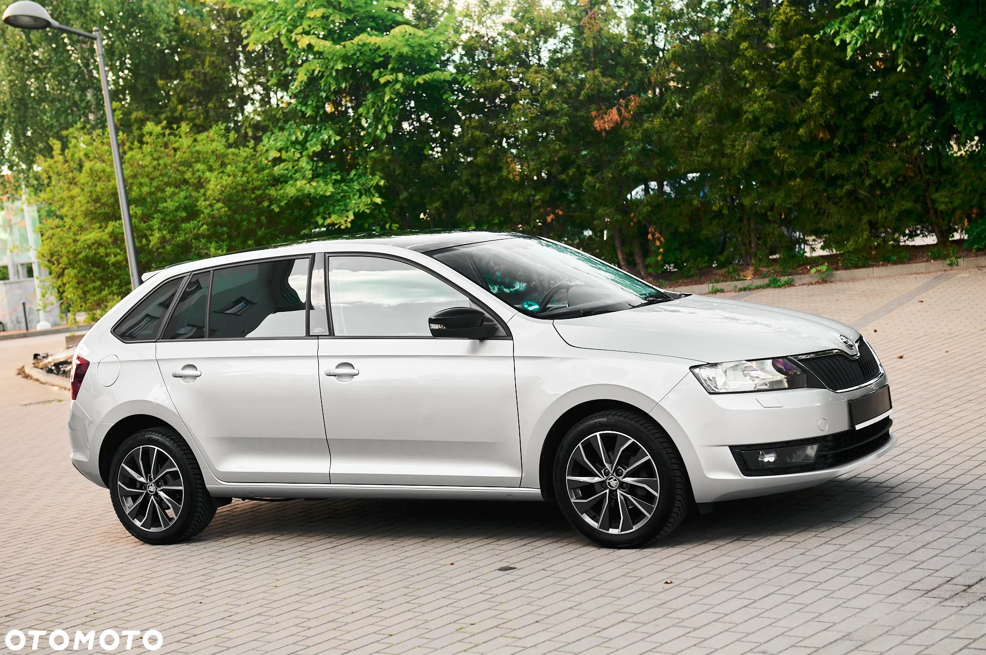 Skoda RAPID Spaceback 1.2 TSI (Green tec) Cool Edition Red & Grey - 14
