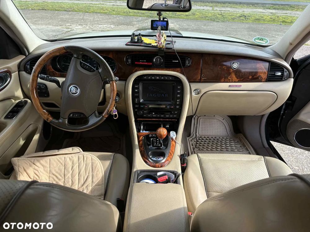 Jaguar XJ - 12
