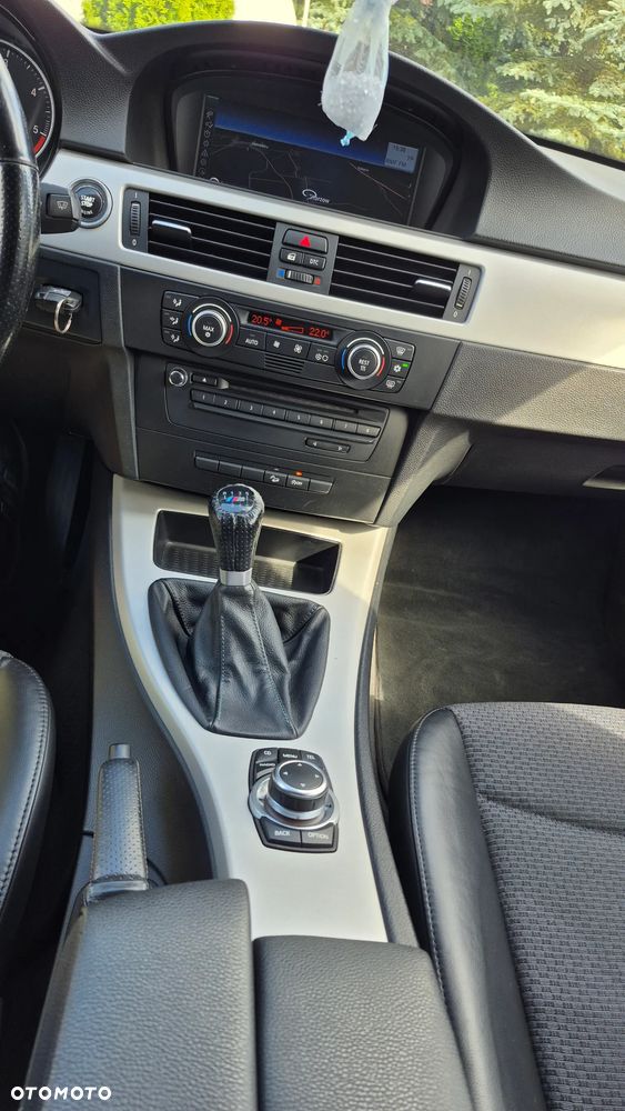BMW Seria 3 320d xDrive - 15